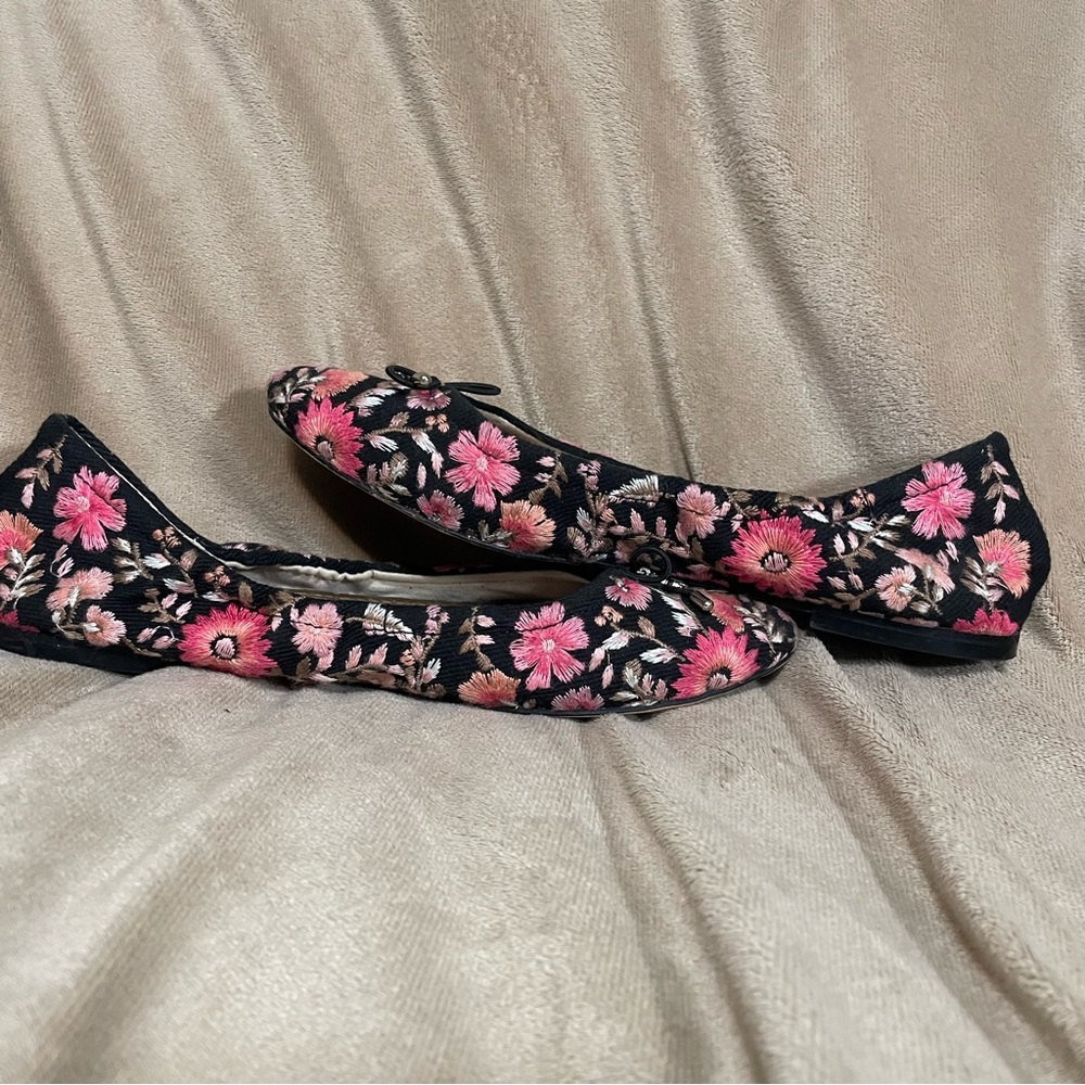 Sam Edelman Black Floral Embroidered Ballet Flats with Pink Flowers. - Picture 2 of 9